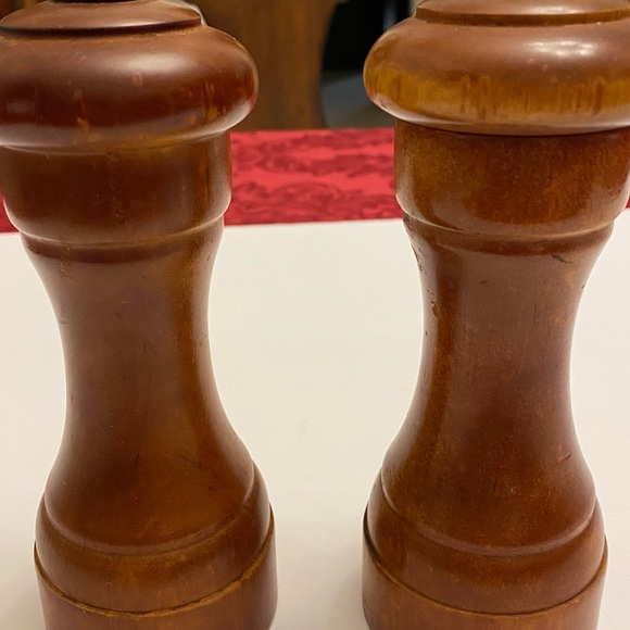 Vintage Wooden Brown Salt Shaker and Pepper Mill Grinder - Picture 8 of 13
